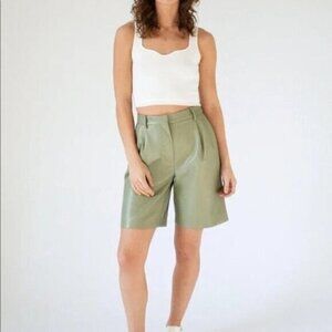 Aritzia Wilfred Limerick High Waisted Vegan Leather Shorts in Sage Size 00